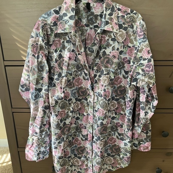 Divided Tops - Divided by H&M, 10,multi colored flowered tunic button down top excellen…